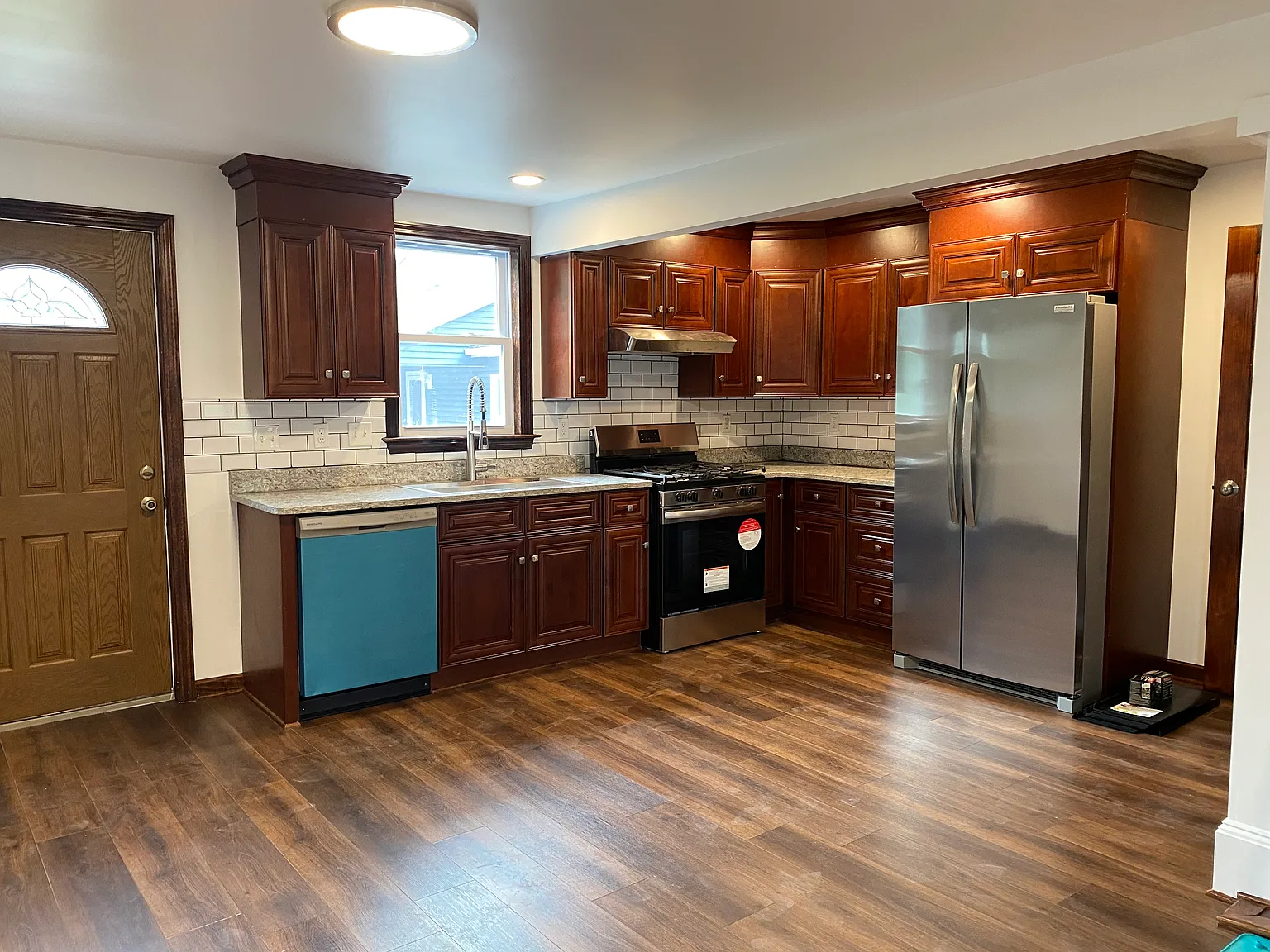 2 bed, 866 sqft, $2,450 — Photo 2