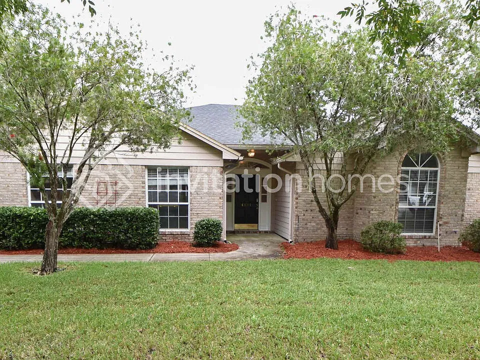 4801 Secret Harbor Dr