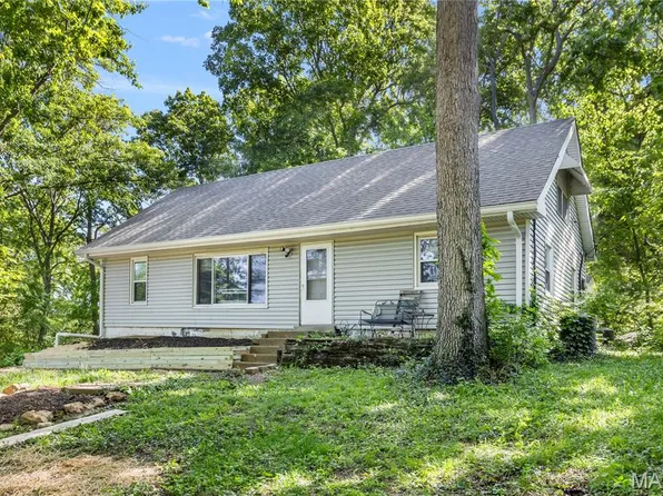 17 Robin Ln, Fenton, MO 63026