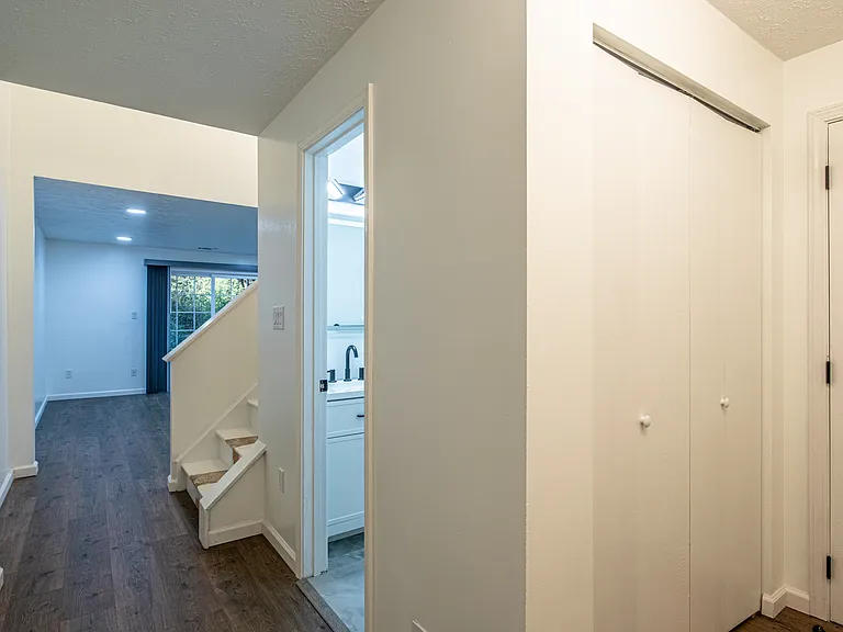 111 Commons Dr — Photo 5