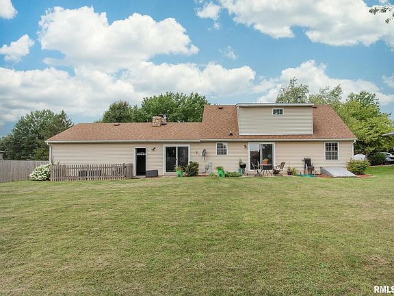 3rd image of 720 Blackbird Ct