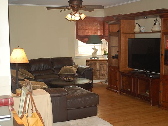 5th image of 50 Thompson Ave