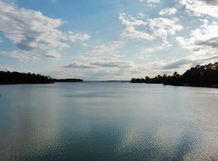 27-56A Peake Rd, Weems, VA 22576