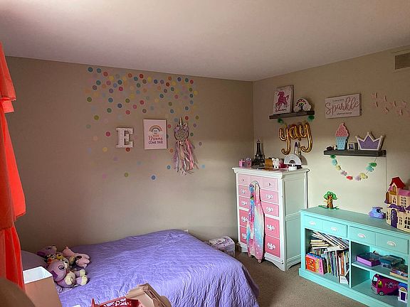 2nd image of 5024 Meadow Crest Cir