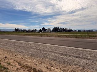 8 Peruvian Ln, Emmett, ID 83617