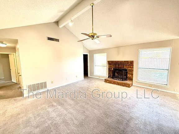 3rd image of 1321 Chicota Dr