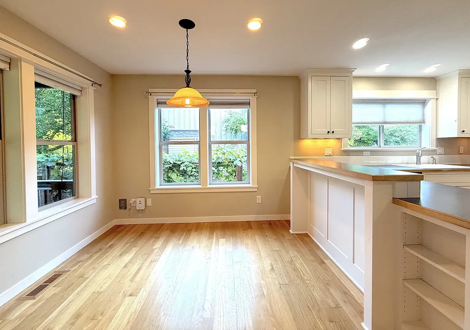Charming Well-Kept Home — Photo 3