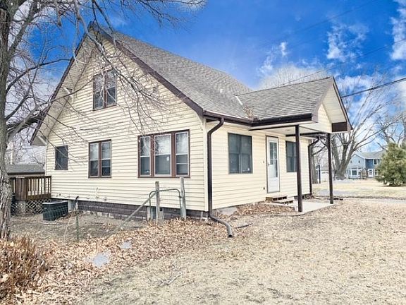 3rd image of 847 Park St