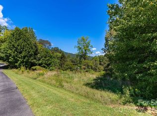 9999 Foxfire Estates Cir, Waynesville, NC 28785