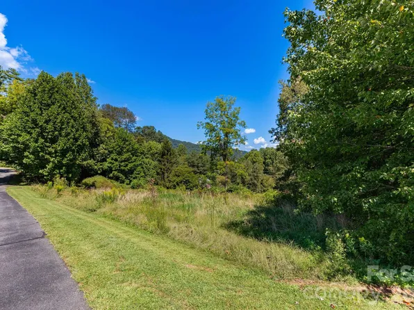 9999 Foxfire Estates Cir, Waynesville, NC 28785