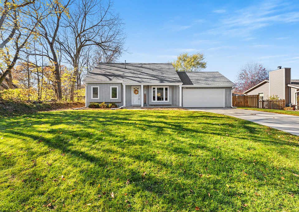 1st image of W233N6805 Candlewick Dr
