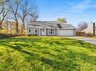 W233N6805 Candlewick Dr, Sussex, WI 53089