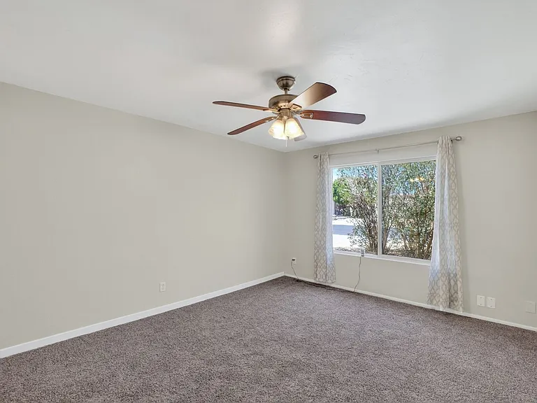 517 W Duke Dr — Photo 21
