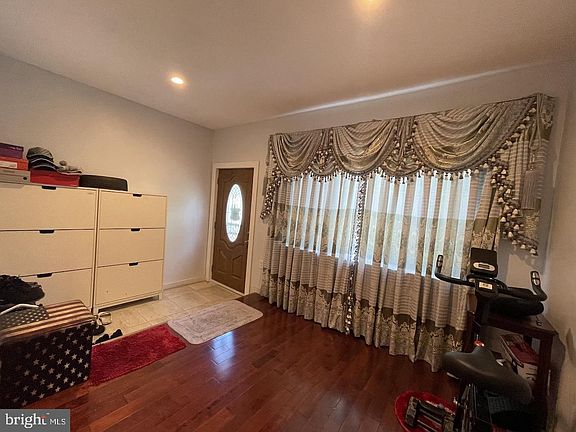 5th image of 322 E Roosevelt Blvd