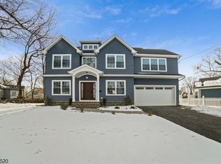 16 Fernwood Rd, Livingston, NJ 07039