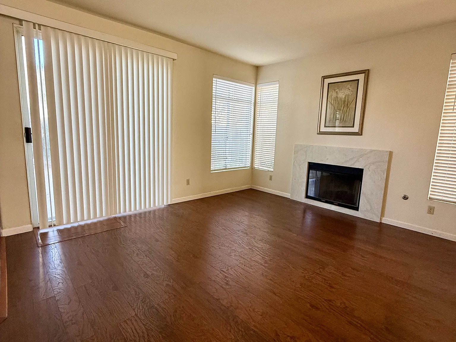 3 bed, 2.5 bath, 1690 sqft, $4,000 — Photo 4