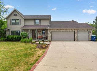 215 Quail CIRCLE, West Bend, WI 53090