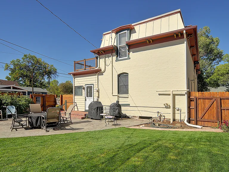 647 G St — Photo 20