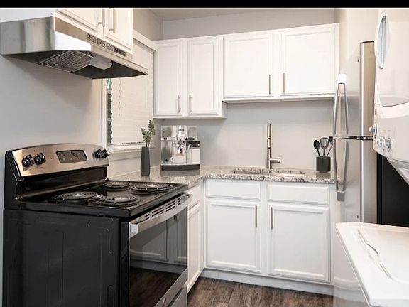 4th image of 1800 Lookout Ln APT 4
