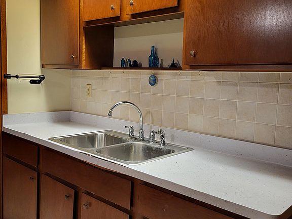 4th image of 6227 Hillview Ct