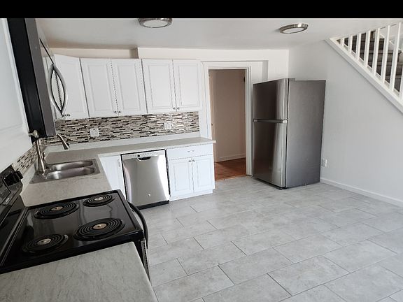 4th image of 102 E Whalen St #3