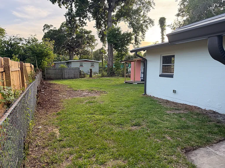 214 Graham St — Photo 34