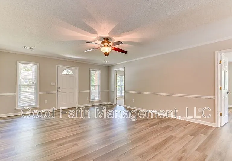 612 Fieldstone Way — Photo 3