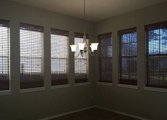 4th image of 109 Elm Hill Ct