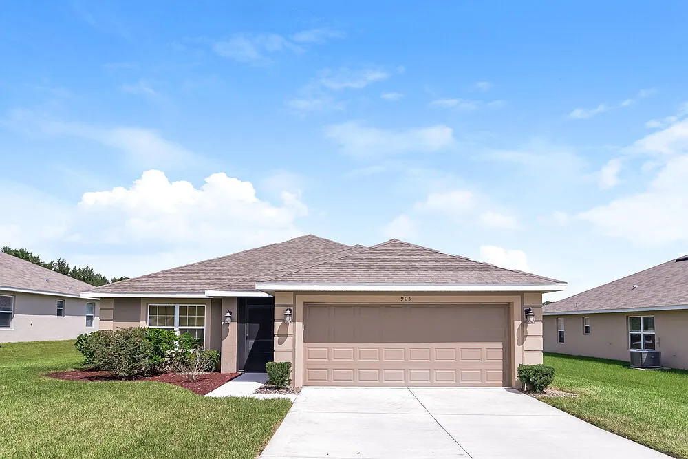 3 bed, 2.0 bath, 1955 sqft, $2,220 — Photo 1