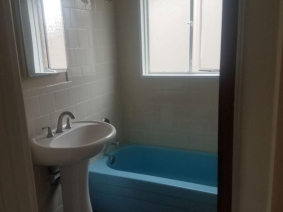 2nd image of 1293 W 3rd Ave