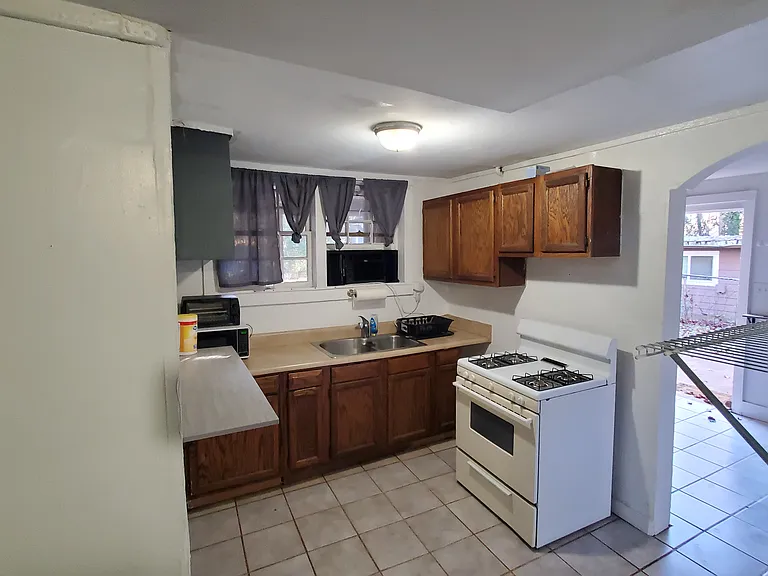 1014 Moreland Ave — Photo 8