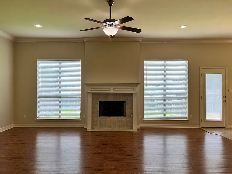 441 Maggie Cir — Photo 3