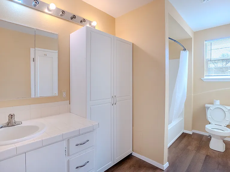 1121 Wallace St — Photo 14