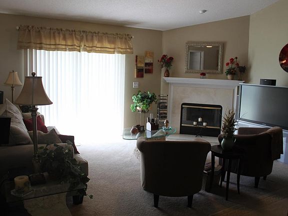 3rd image of 375 Summit Dr