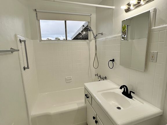 5th image of 8409 Sunrise Ave