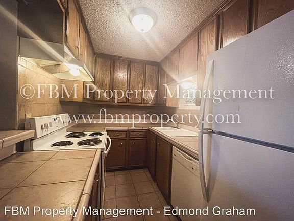 4th image of 2541 W Sycamore Ave #7322264