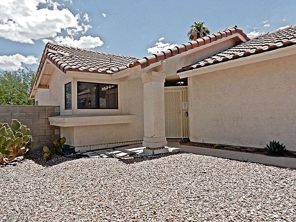 3rd image of 711 Whispering Palms Dr