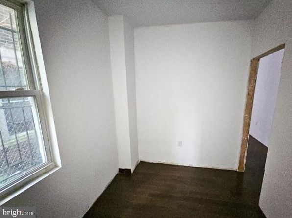 philadelphia-pennsylvania-165126772 picture