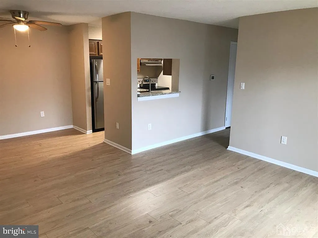 2 bed, 2.0 bath, 836 sqft, $2,200 — Photo 2
