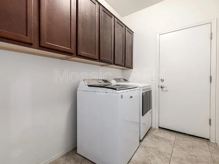 2656 E Boston St — Photo 33