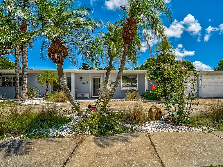 2825 Webber St — Photo 3