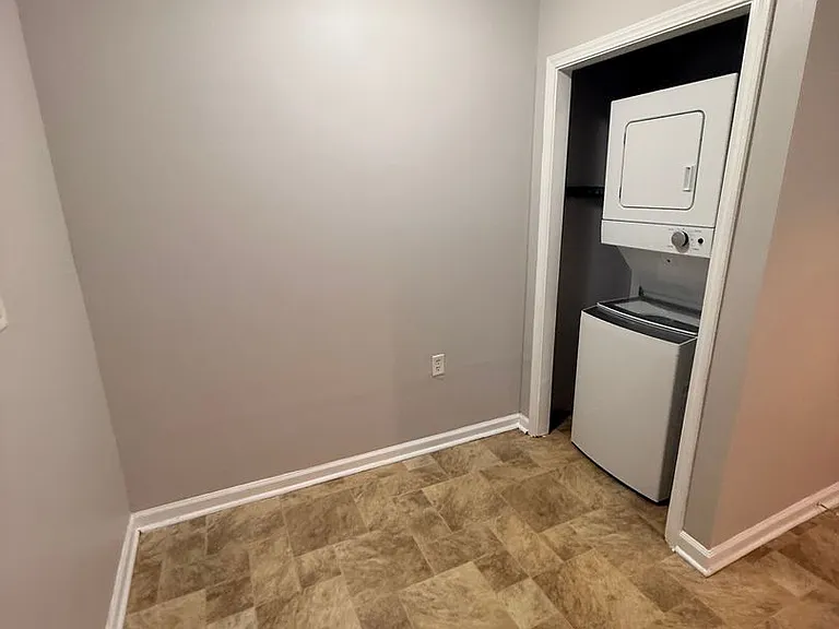 2 Philip Ct — Photo 5