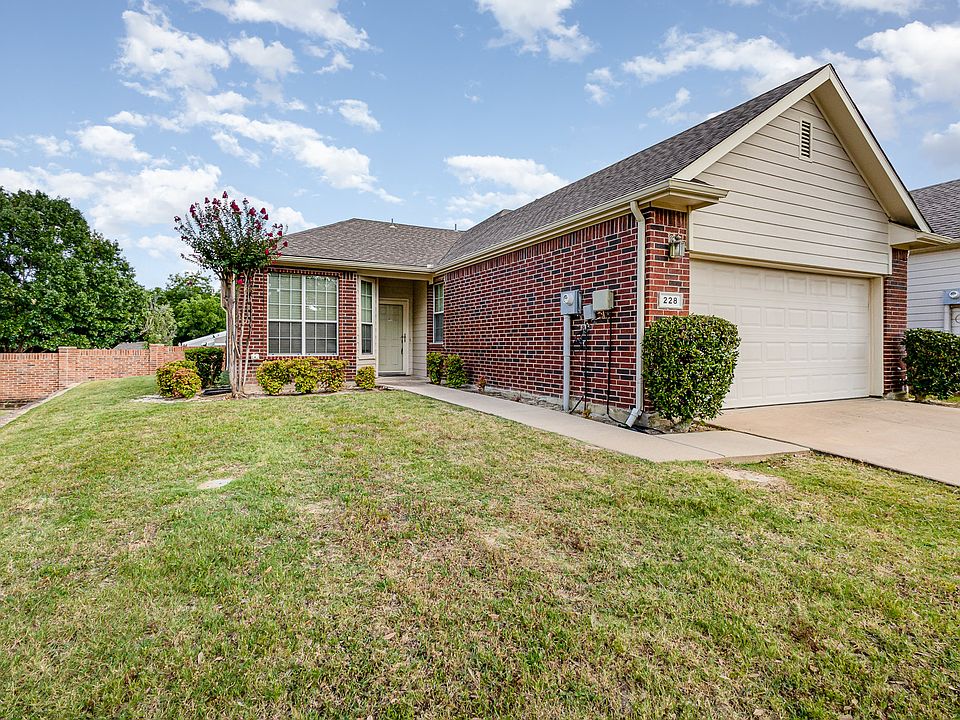 1st image of 228 Heritage Hill Dr