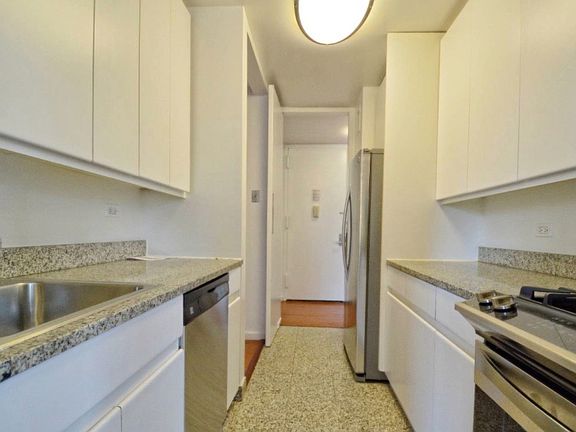 4th image of 420 E 54th St APT 27H