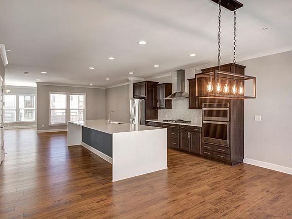 4th image of 2146 Hinton Dr SE