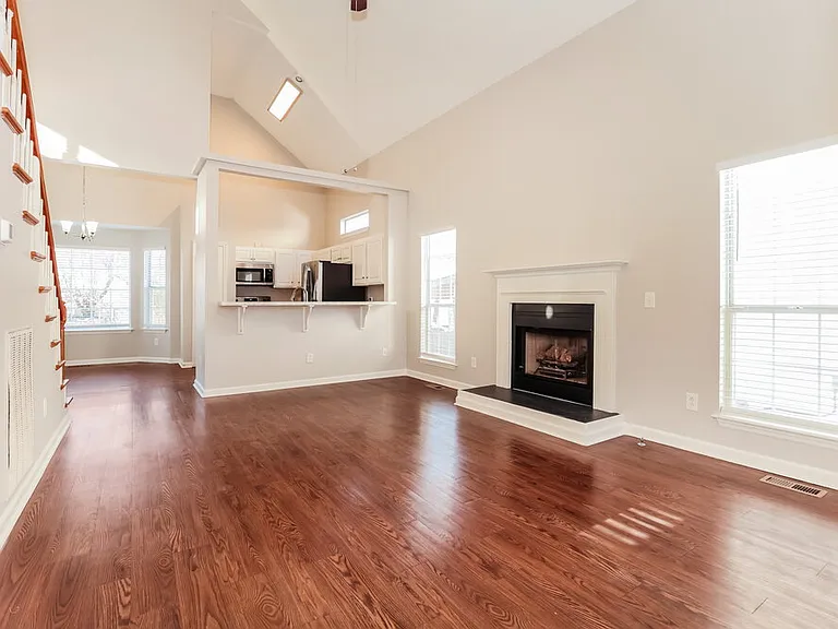1513 Bell Trace Dr — Photo 4