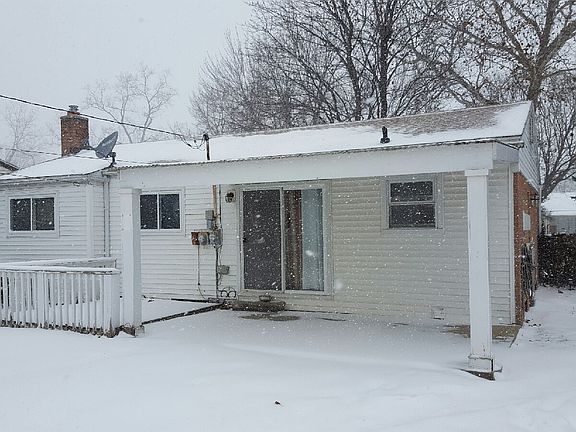 2nd image of 33021 Creston St