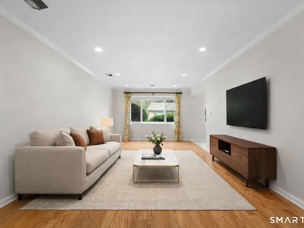 132 Southport Woods Dr Unit 132, Southport, CT 06890