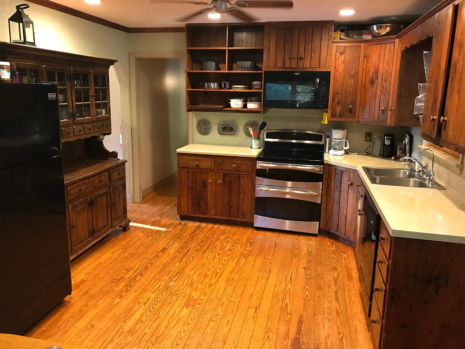 4 bed, 2400 sqft, $1,700 — Photo 4