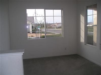 4th image of 100 Westlake Ct